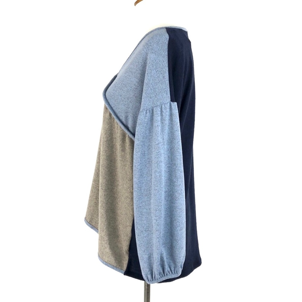 Ava James Color Block Blue V-Neck Sweater, NWT - Picture 2 of 7